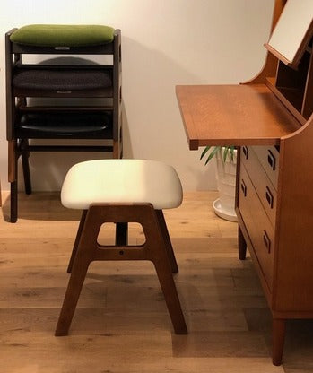Karimoku60 Stacking Stool